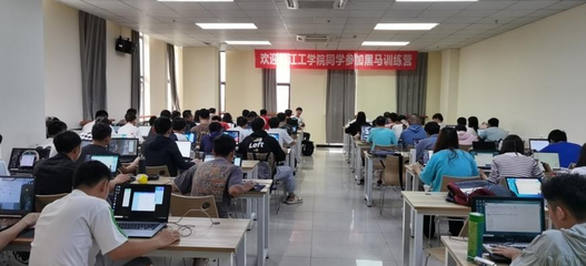 电信院2018级首批247名学子赴三企开展毕业实习，聚焦上海软件开发实践